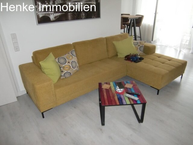. Wohzimmer (Couch kann erworben werden)