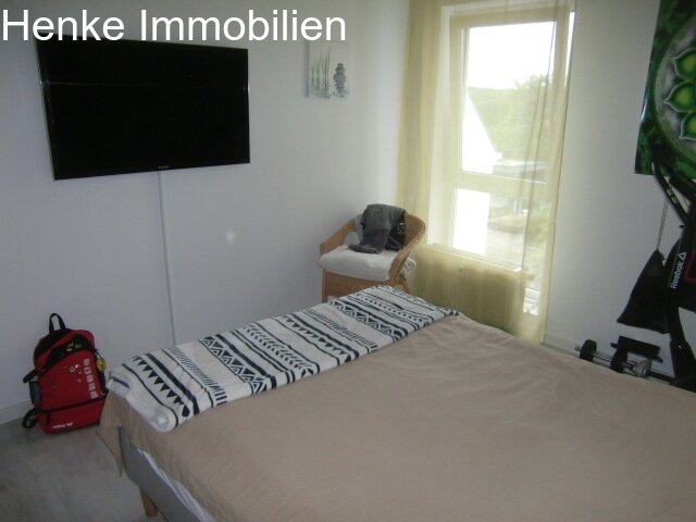 . Schlafzimmer (Fernseher kann übernommen weden)
